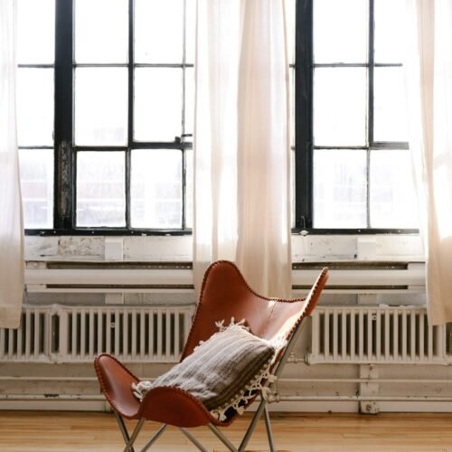 Leather-Clad Leisure Chair Leather-Clad Leisure Chair